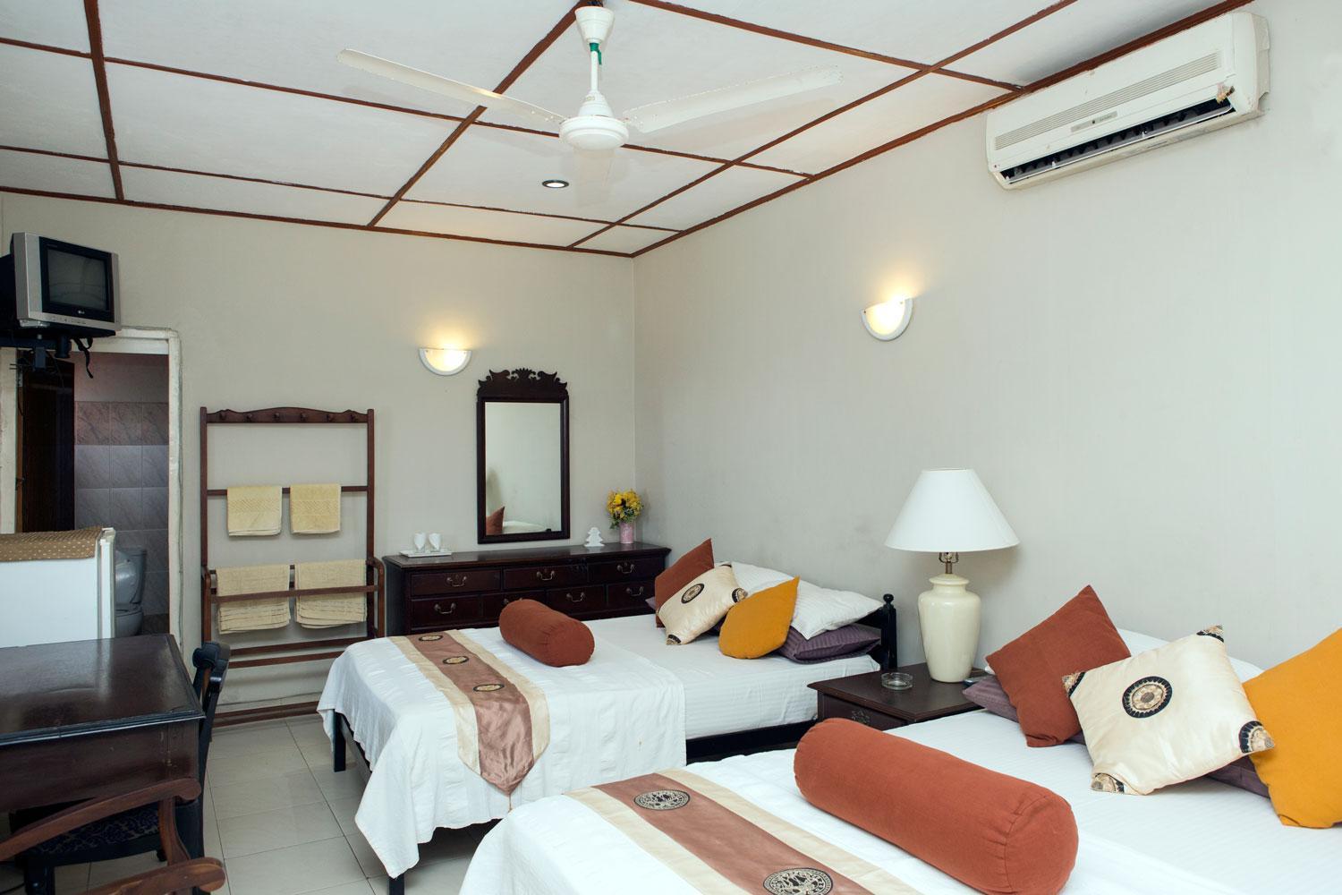 Ranveli Beach Hotel Dehiwala-Mount Lavinia Buitenkant foto