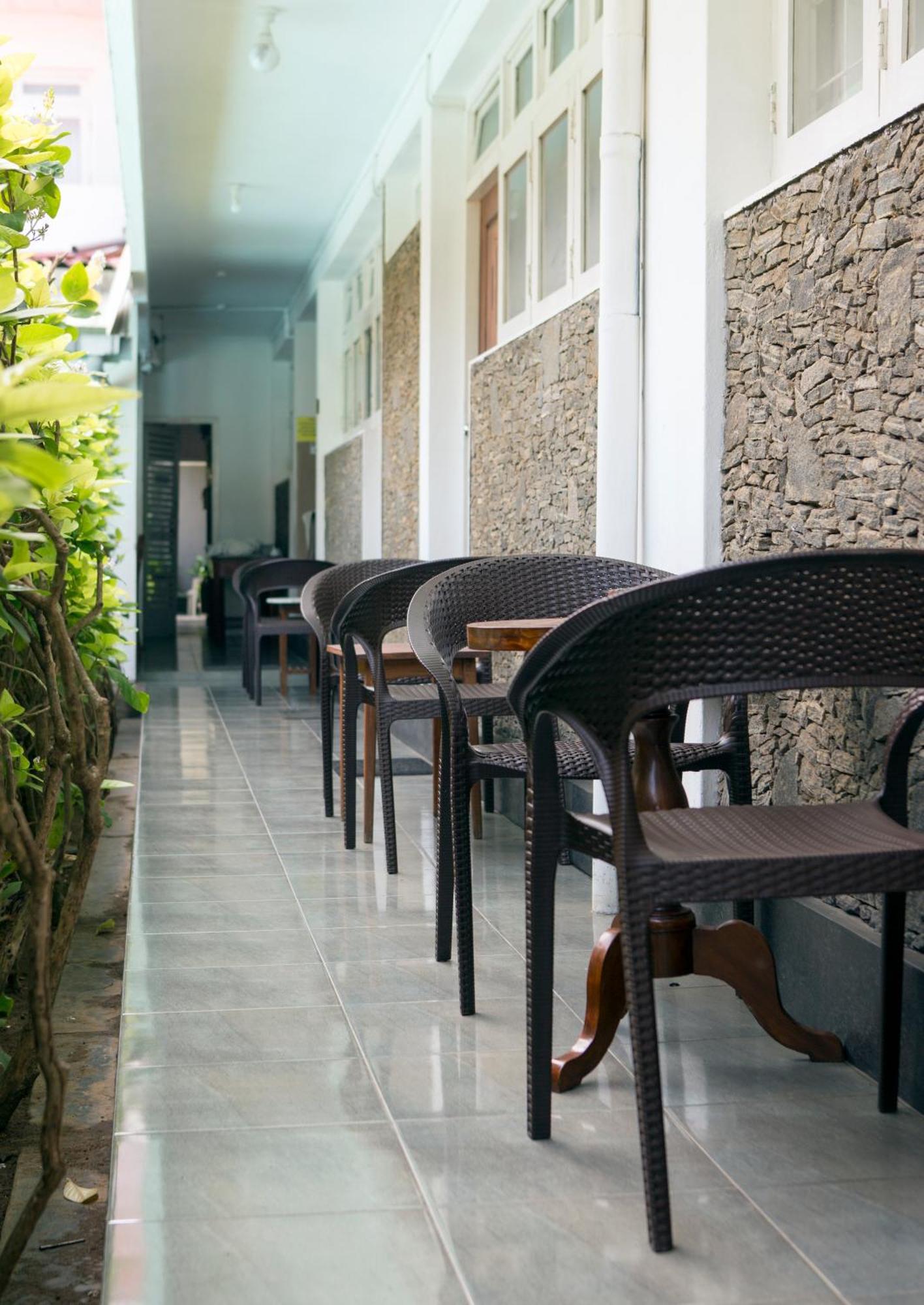 Ranveli Beach Hotel Dehiwala-Mount Lavinia Buitenkant foto