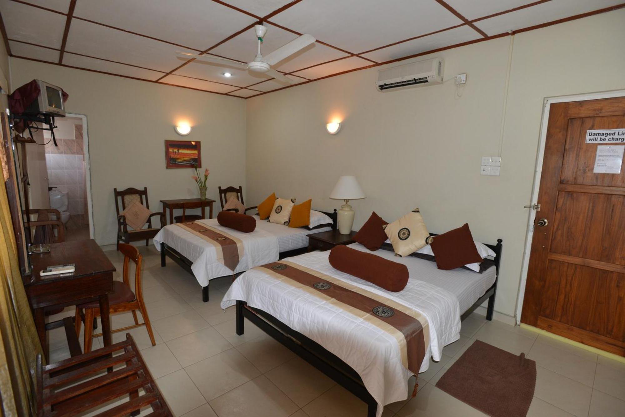 Ranveli Beach Hotel Dehiwala-Mount Lavinia Buitenkant foto