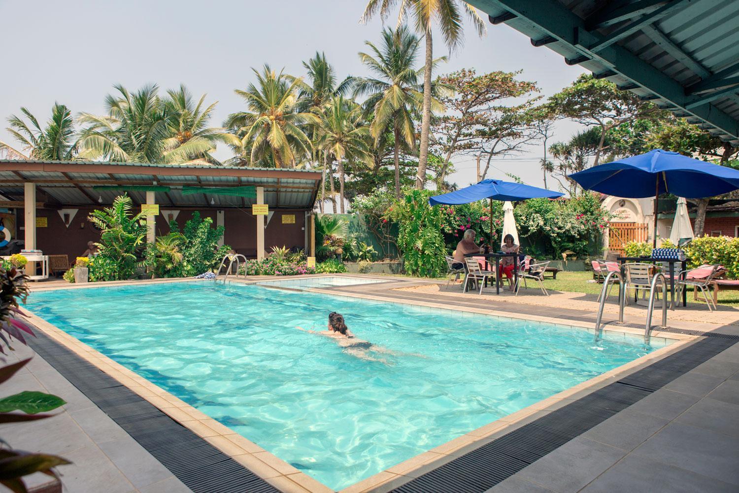 Ranveli Beach Hotel Dehiwala-Mount Lavinia Buitenkant foto