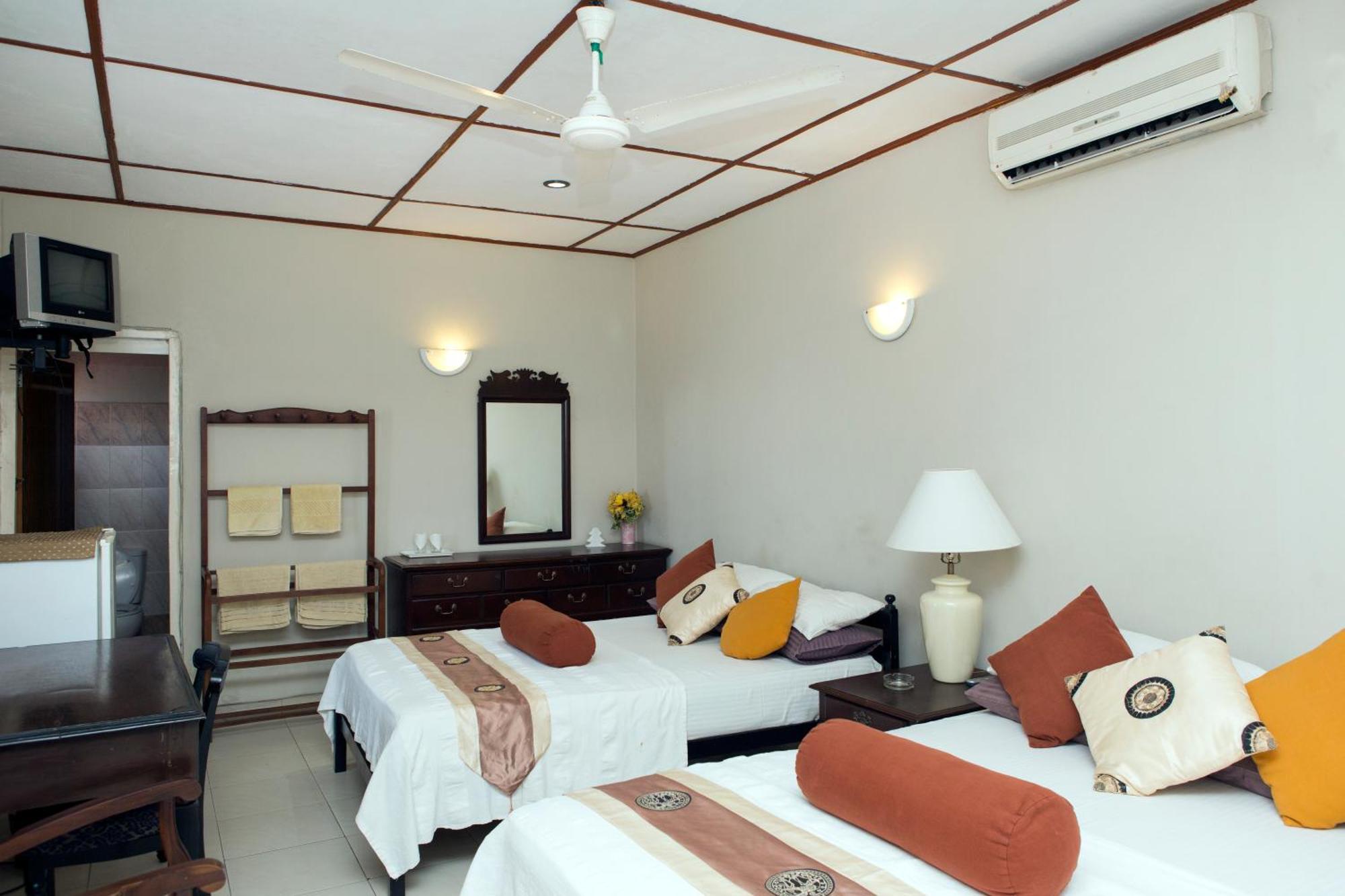 Ranveli Beach Hotel Dehiwala-Mount Lavinia Buitenkant foto