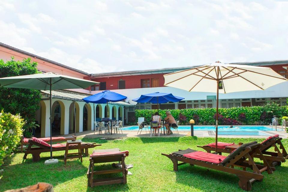 Ranveli Beach Hotel Dehiwala-Mount Lavinia Buitenkant foto