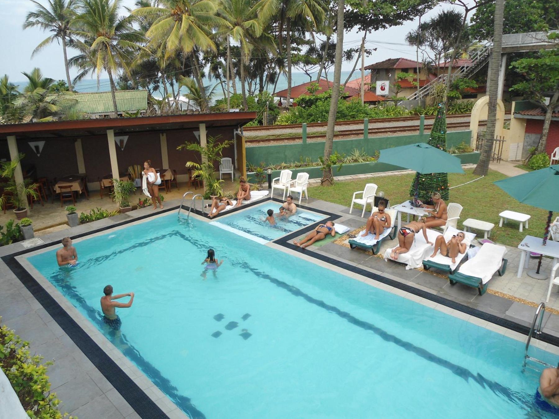 Ranveli Beach Hotel Dehiwala-Mount Lavinia Buitenkant foto