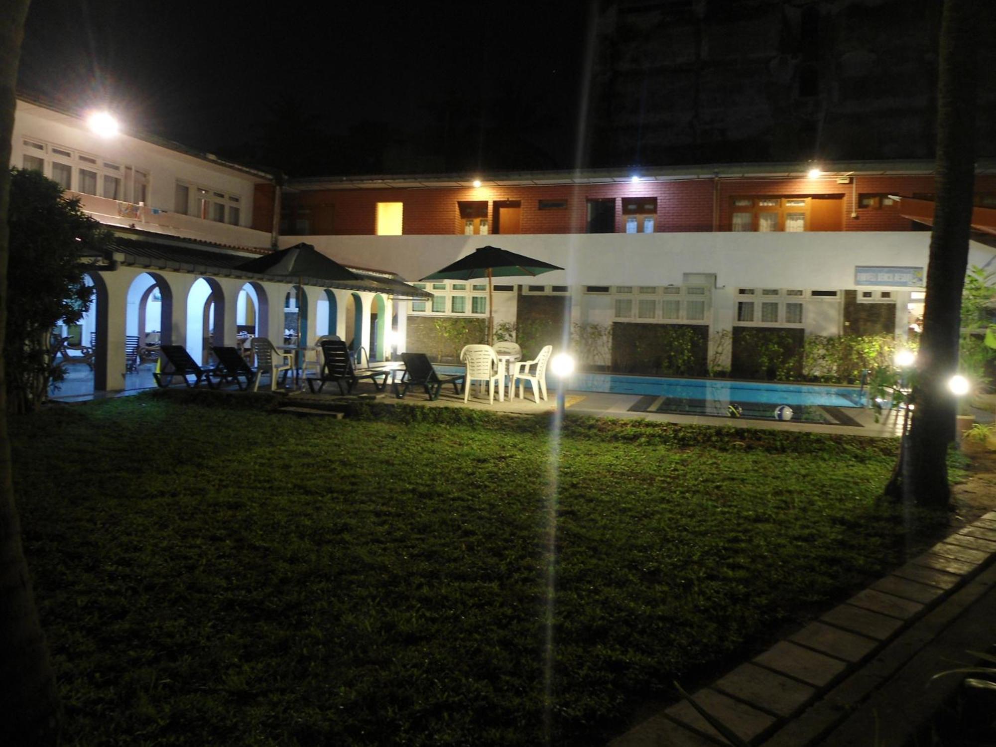 Ranveli Beach Hotel Dehiwala-Mount Lavinia Buitenkant foto