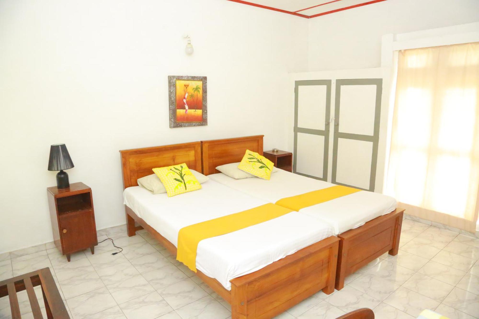 Ranveli Beach Hotel Dehiwala-Mount Lavinia Buitenkant foto
