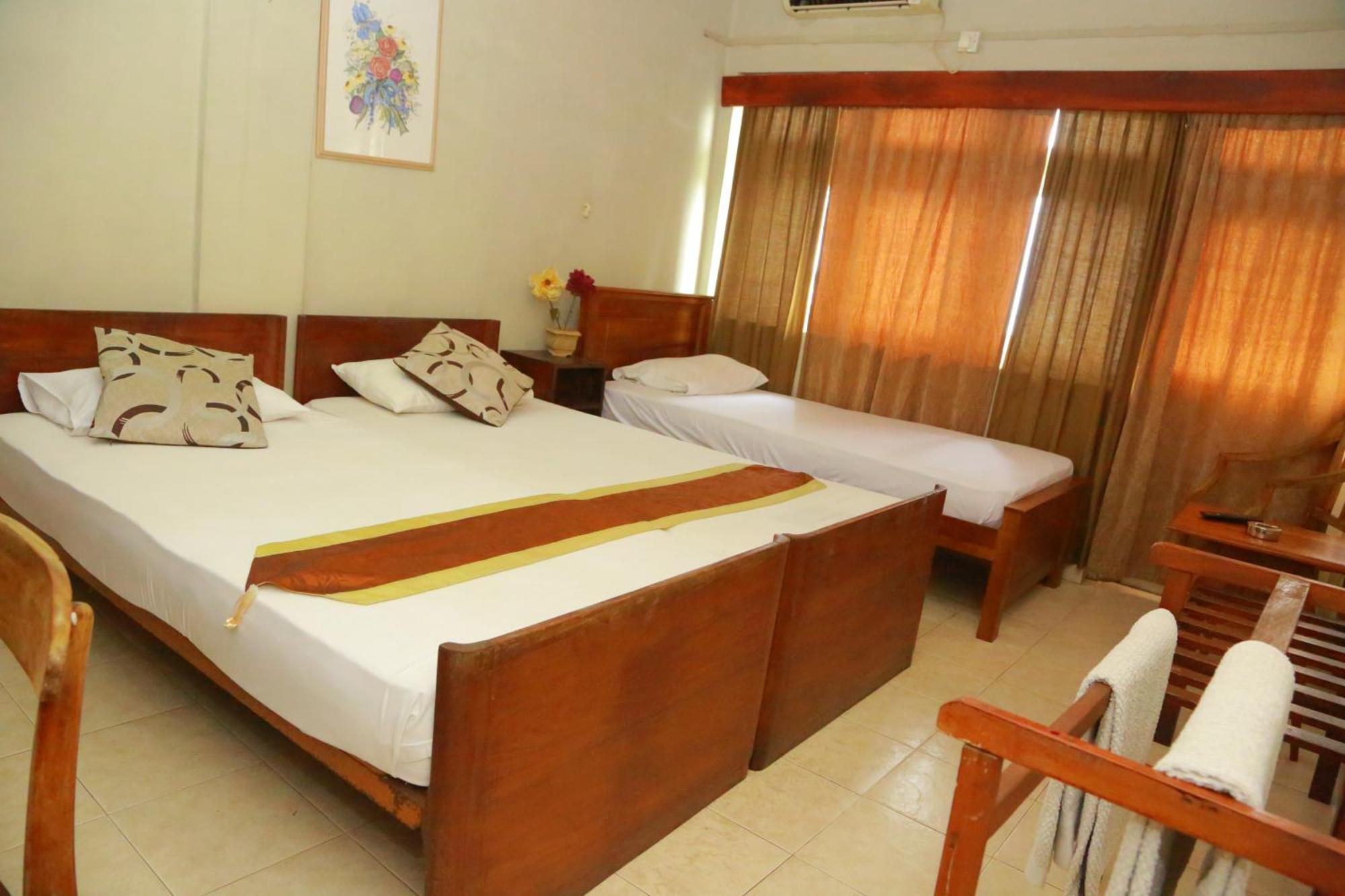 Ranveli Beach Hotel Dehiwala-Mount Lavinia Buitenkant foto
