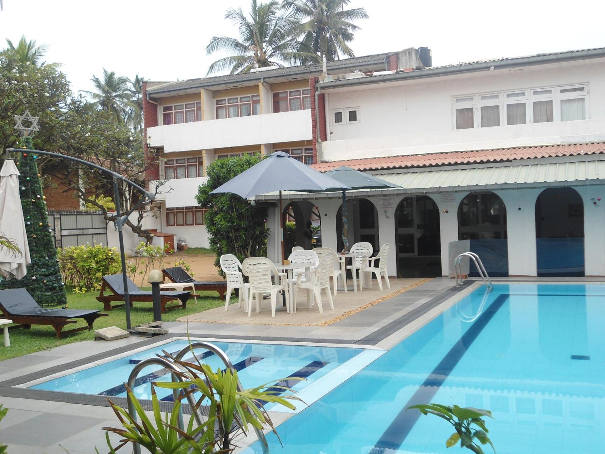 Ranveli Beach Hotel Dehiwala-Mount Lavinia Buitenkant foto