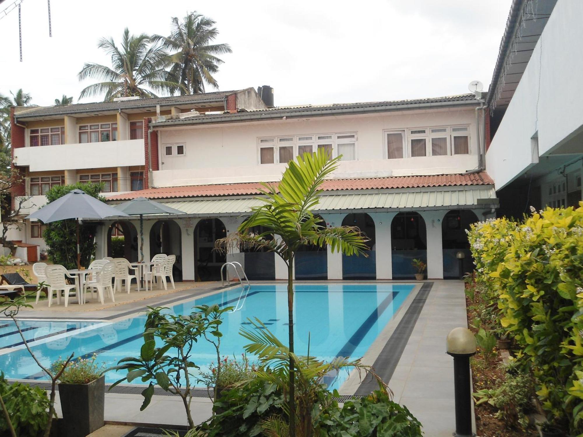 Ranveli Beach Hotel Dehiwala-Mount Lavinia Buitenkant foto