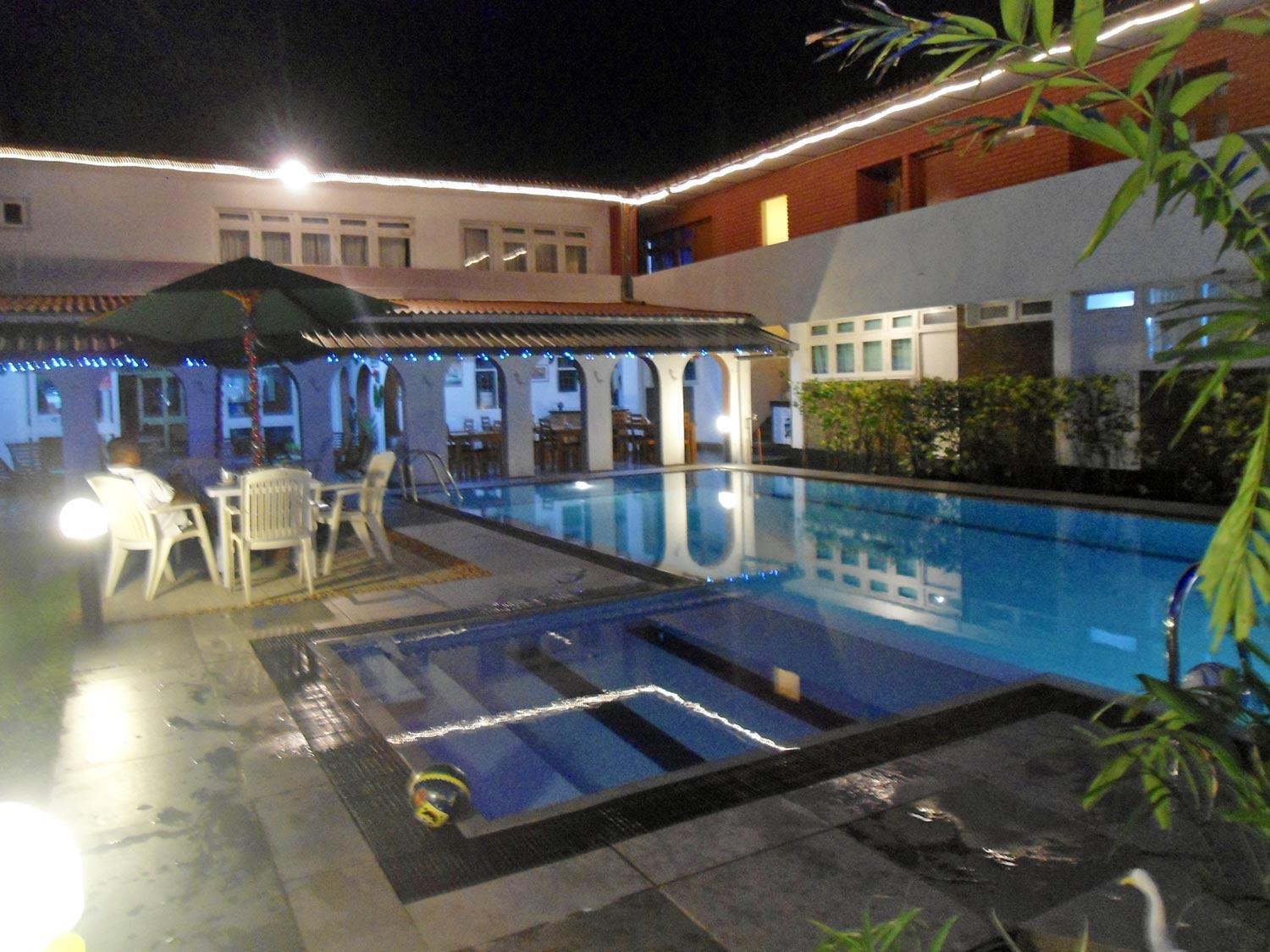 Ranveli Beach Hotel Dehiwala-Mount Lavinia Buitenkant foto