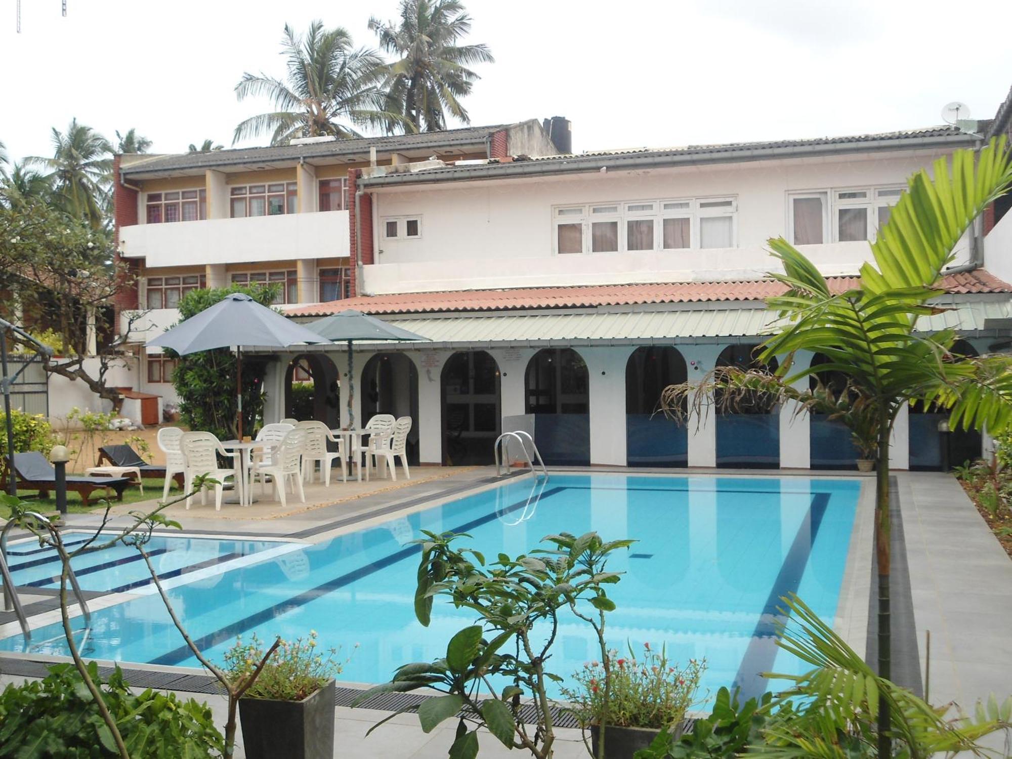 Ranveli Beach Hotel Dehiwala-Mount Lavinia Buitenkant foto