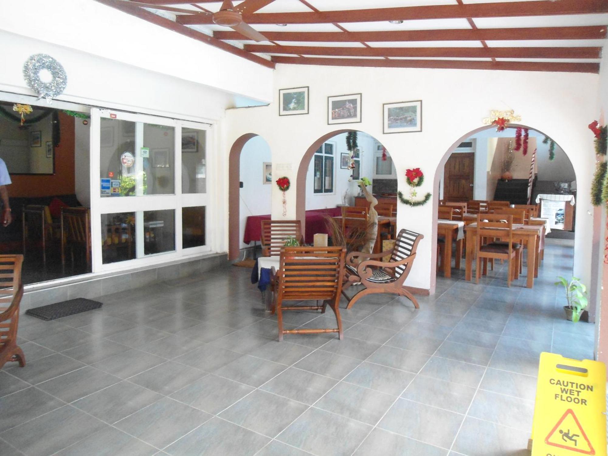 Ranveli Beach Hotel Dehiwala-Mount Lavinia Buitenkant foto