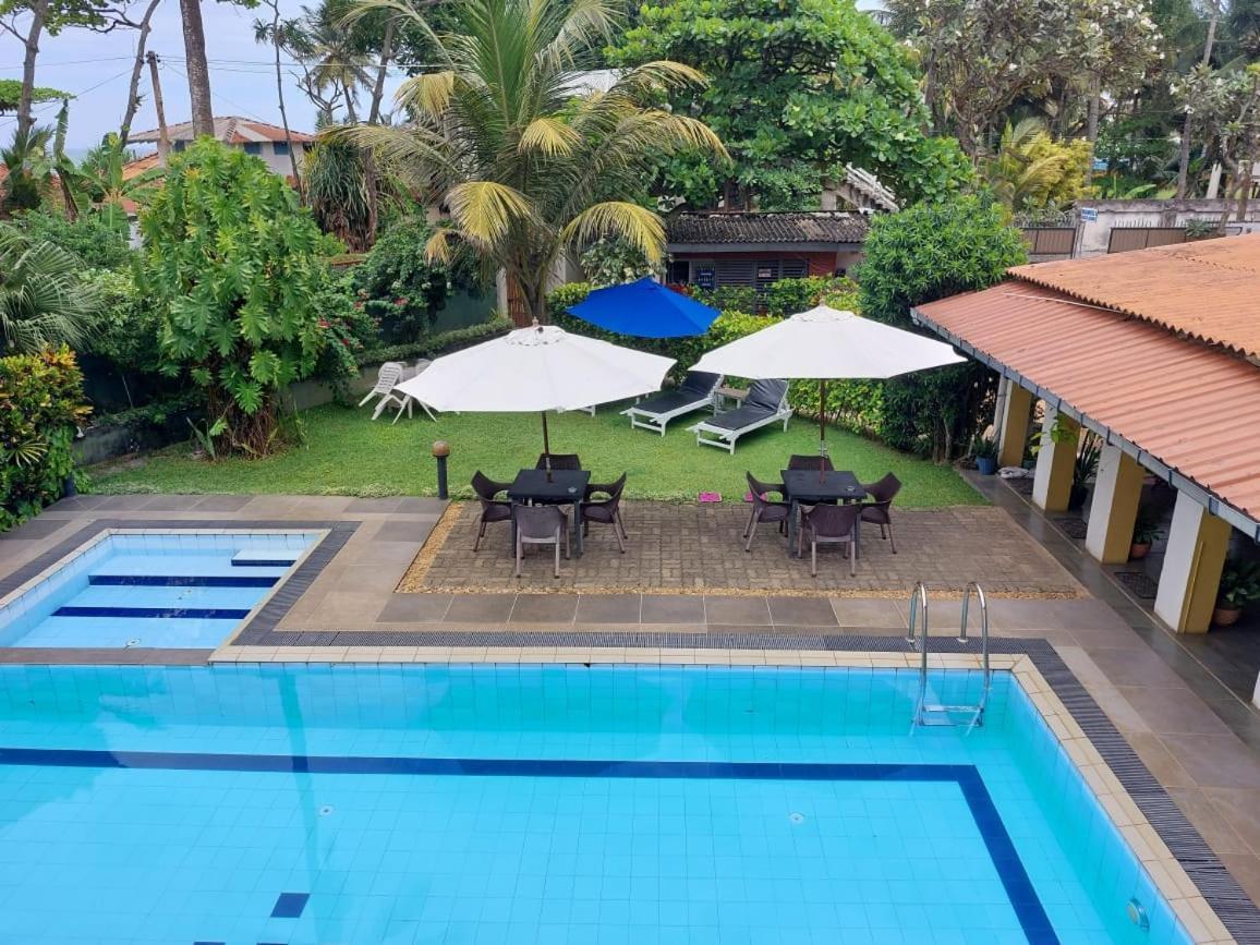 Ranveli Beach Hotel Dehiwala-Mount Lavinia Buitenkant foto