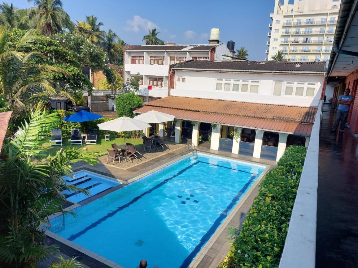 Ranveli Beach Hotel Dehiwala-Mount Lavinia Buitenkant foto